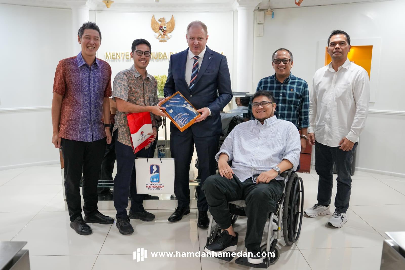 IIHF Siap Bantu Kembangkan Hoki Es di Indonesia 1 1214Kemenpora RI Terima Kunjungan Direktur IIHF Bahas Program Pengembangan Hoki Es Indonesia