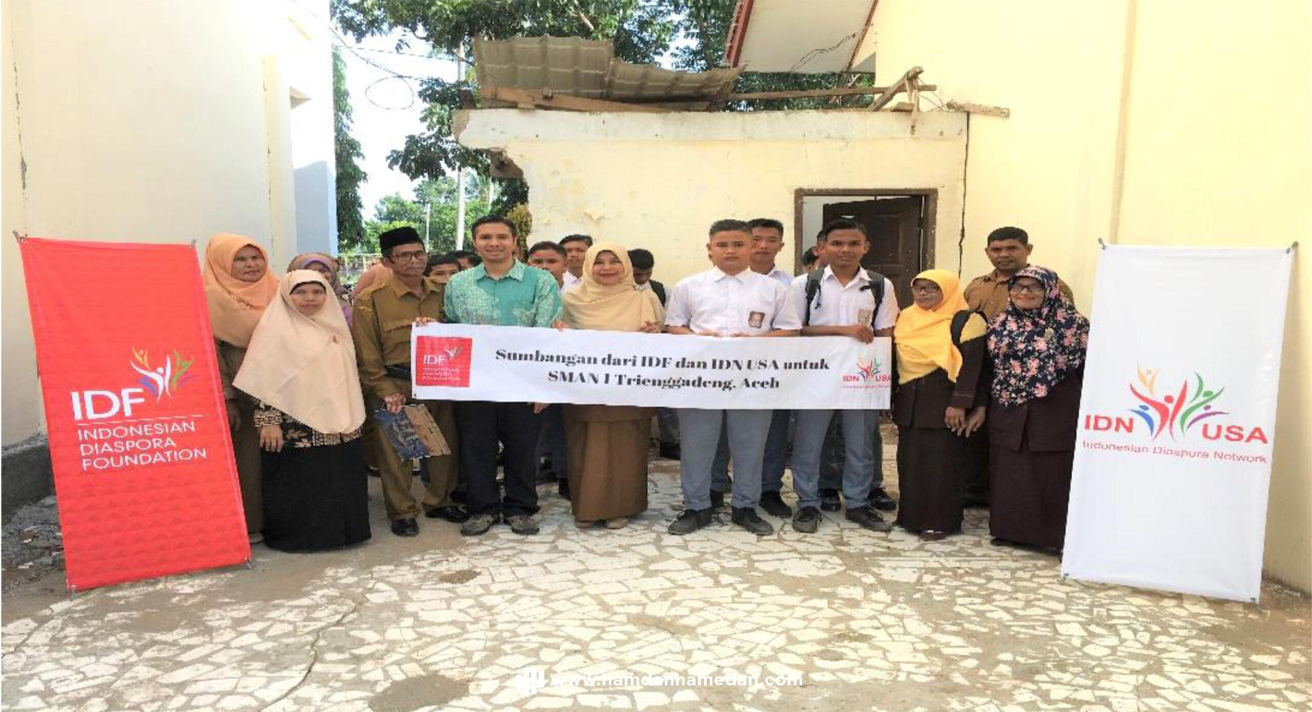 Pemberian Bantuan Diserahkan oleh Direktur Eksekutif IDN-United Hamdan Hamedan 1 IDN GLOBAL NEWS EDISI JANUARI 2018 1 scaled