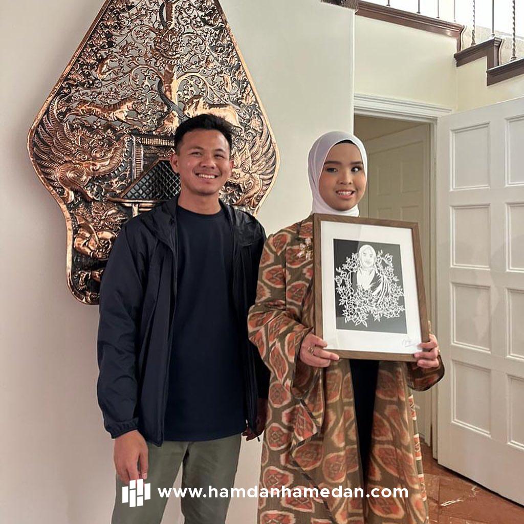 DARI HOBI MENJADI SUMBER PENGHIDUPAN: SENI POTONG KERTAS UNIK MAULANA AZIZ YANG MENDUNIA 1 IMG 0566