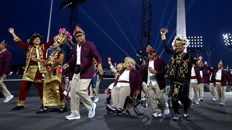 begini aksi kontingen indonesia di pembukaan paralimpiade paris 2024 169